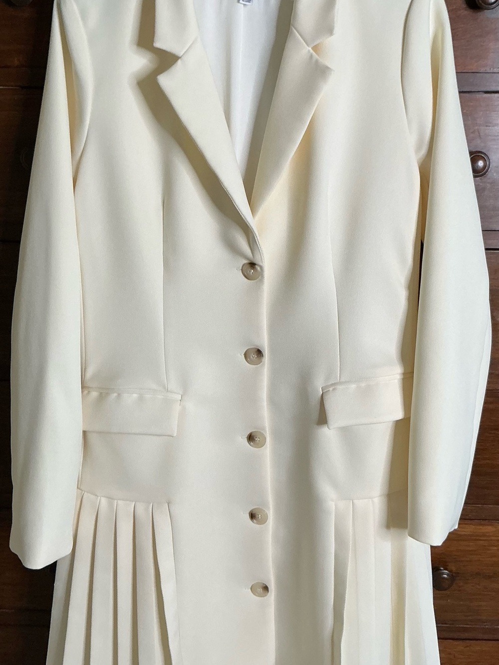 Current Air Cream Pleated Hem Women's Blazer